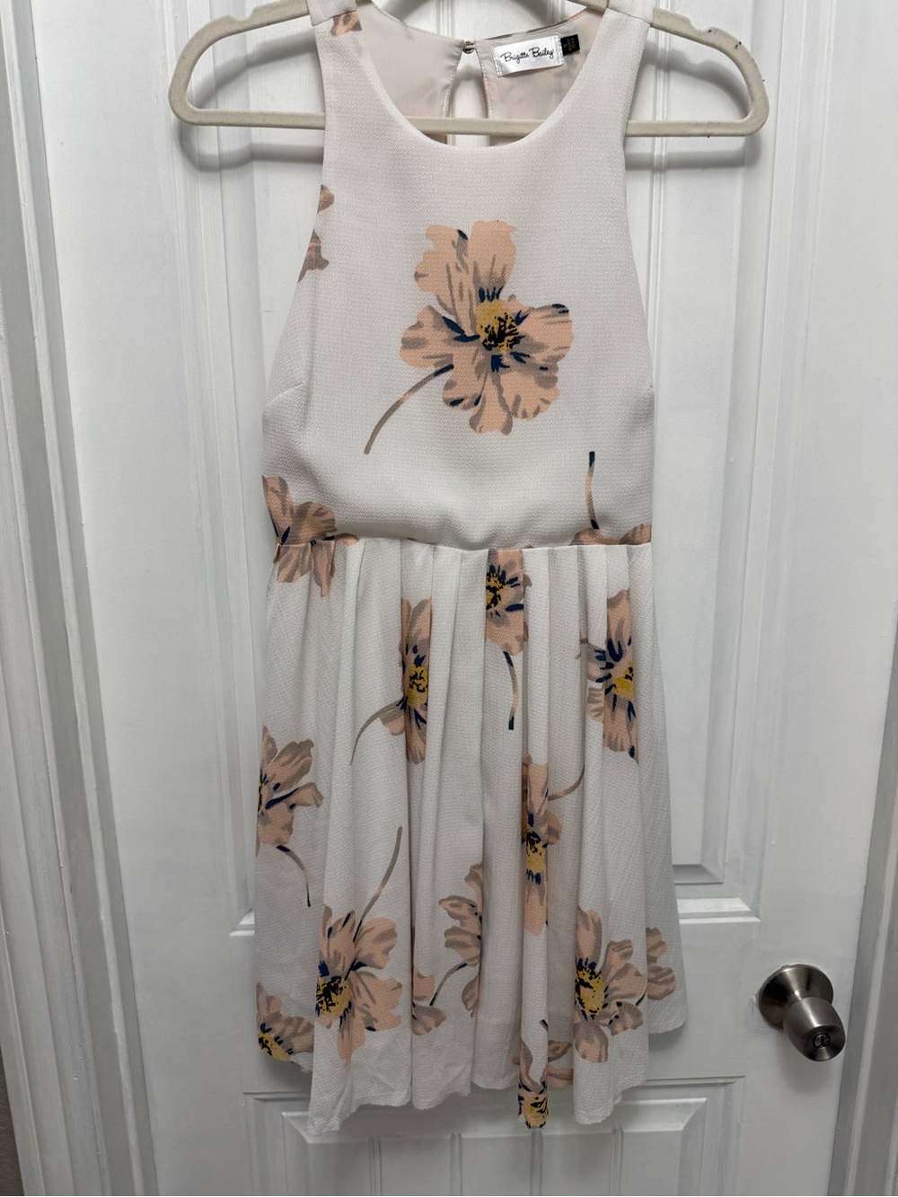 Brigitte Bailey Women's Ivory Floral Sleeveless V-Neck Shift Dress Size S (1-13)